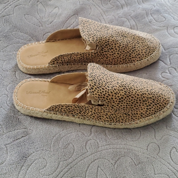 Universal Thread - Picture 3 of 5